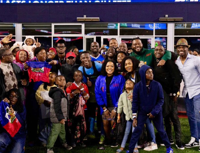 Fierté Bicolore au Gillette Stadium : La Diaspora du Massachusetts Fait Bloc Derrière Danley Jean Jacques